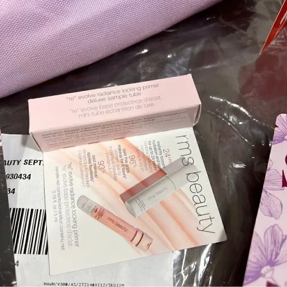 FREE PEOPLE make up bag with samples - Picture 4 of 7